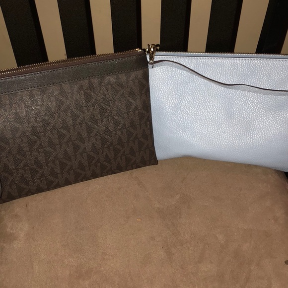 Sold 💯 authentic Michael Kors Wristlets XLarge - Picture 4 of 4